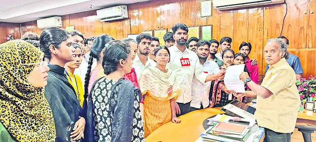 పీజీ ఆన్‌లైన్‌ కోర్సులను రద్దు చేయాలి
