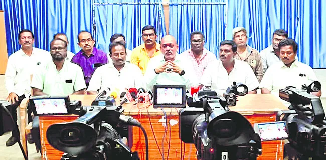 ఆ చానళ్ల ప్రసారాలు నిలిపివేత