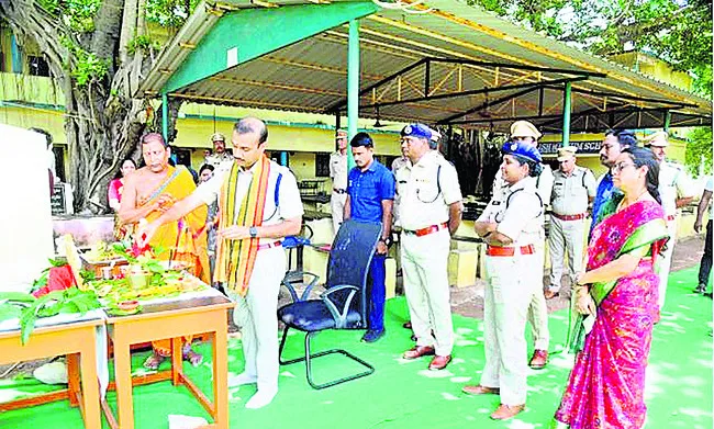 పోలీస్ సంక్షేమ పాఠశాలకు వసతి కల్పన