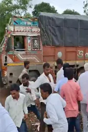 Truck Overturns Into Pit During Road Inspection in Maharashtra Video Viral4