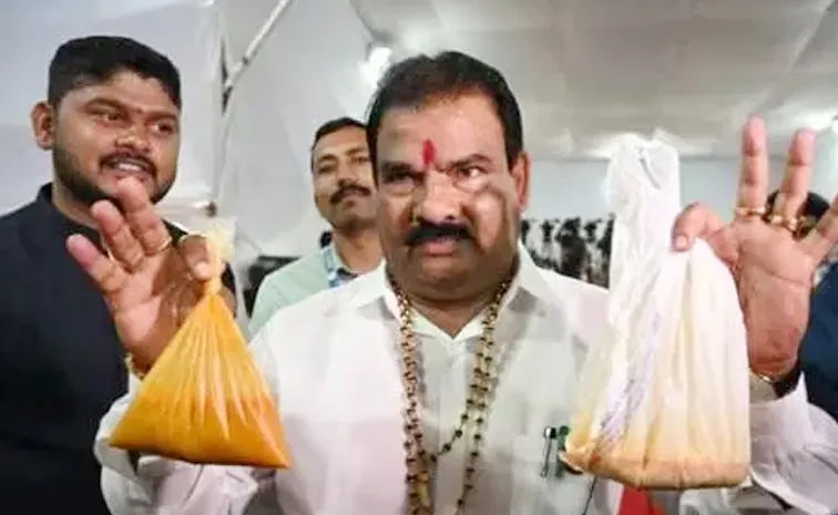 Pappu Row: Case Filed Against Sena MLA Sanjay Gaikwad5