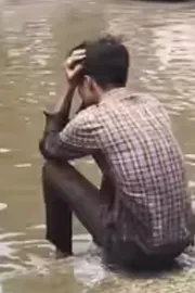 Man Breaks Down After Losing Phone In Water Video Viral1