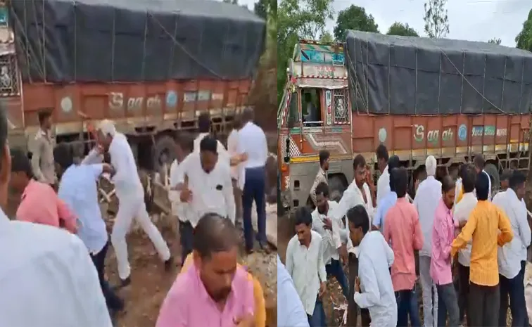 Truck Overturns Into Pit During Road Inspection in Maharashtra Video Viral2