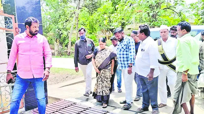 అండగా