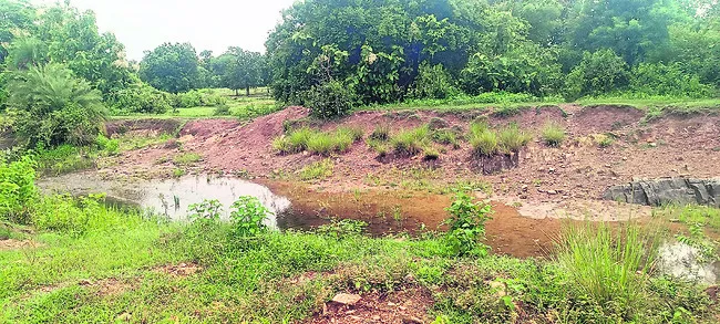 ఆనవాళ్లు కోల్పోతున్న కాలువలు