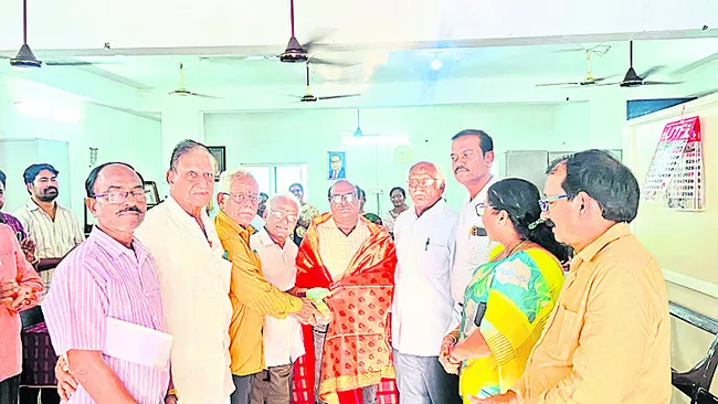 పింఛనుదార్ల ఇబ్బందులు తొలగిస్తాం