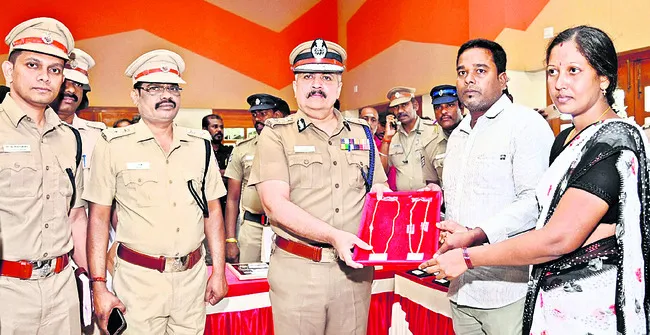 రూ.18 కోట్ల వస్తువుల రికవరీ