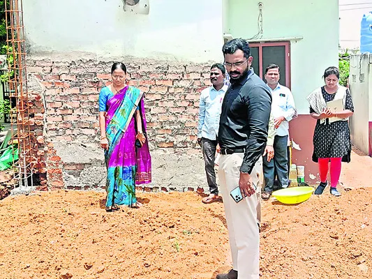 ఇళ్ల నిర్మాణాలు వేగవంతం చేయాలి