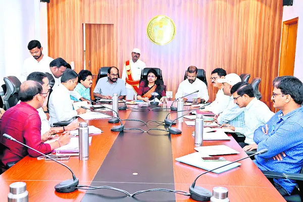 అభివృద్ధి పనులు త్వరగా పూర్తి చేయాలి