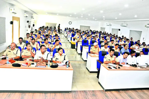 గంజాయి విక్రేతలపై కఠిన చర్యలు