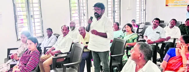 ఎరువులేవీ..? 