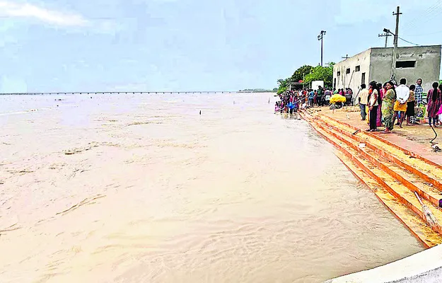 ప్రాణహిత పరవళ్లు