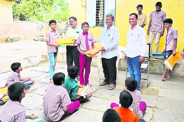 క్రమశిక్షణతో చదువుకోవాలి