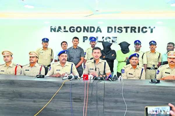ఒంటరి మహిళలే టార్గెట్‌ 