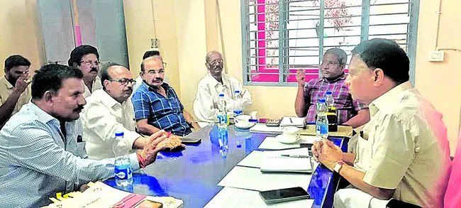 ధాన్యం కొనుగోళ్లకు సహకరించండి 