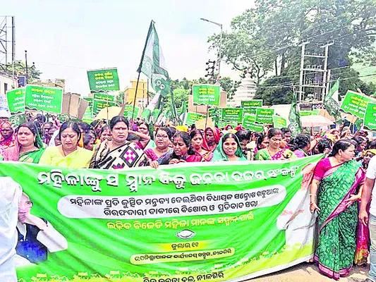 ఎమ్మెల్యే నియోజక వర్గంలో విపక్ష సభ్యుల ఆందోళన