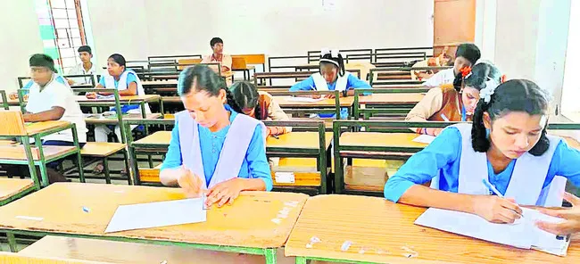 విద్యార్థులకు వక్తృత్వ పోటీలు
