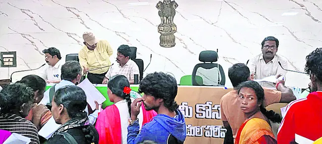 మీకోసంలో 128 వినతుల స్వీకరణ