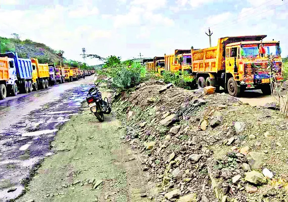 వాటా కోసం.. తమ్ముళ్ల కుమ్ములాట