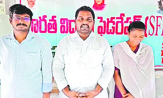 హాస్టళ్లలో వసతుల కల్పనలో ప్రభుత్వం విఫలం 