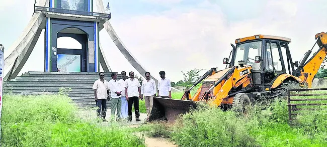 పర్యాటక స్థూపంగా పైలాన్‌ 