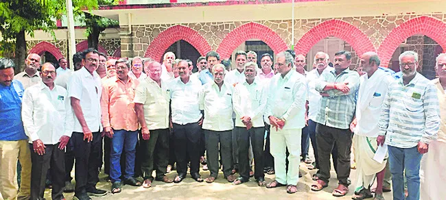 మంత్రితో జరిగిన ఒప్పందాన్ని అమలుచేయాలి