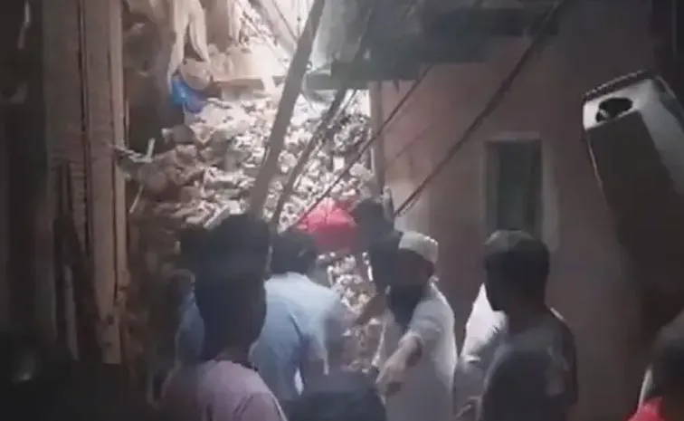 building collapses in Delhi Seelampur