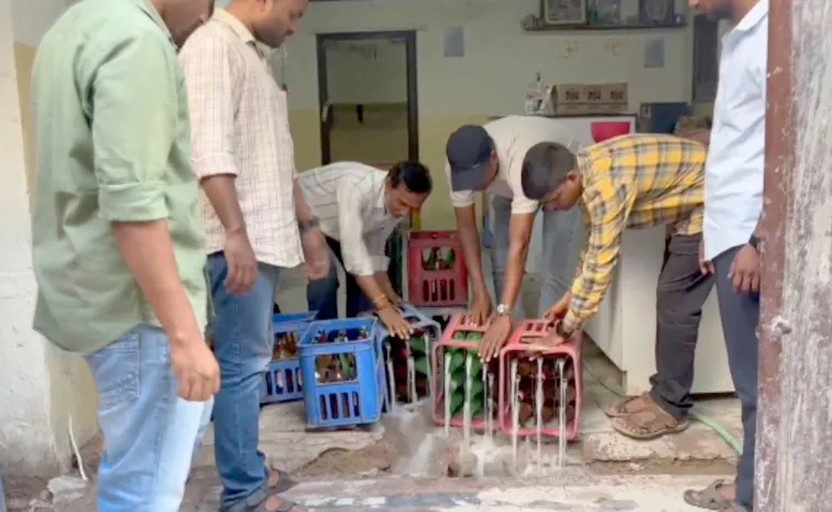 హైదరాబాద్‌లో కల్లు కాంపౌండ్లపై ఆకస్మిక దాడులు