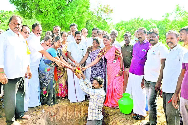 ఆస్పత్రి భవన నిర్మాణానికి భూమి పూజ