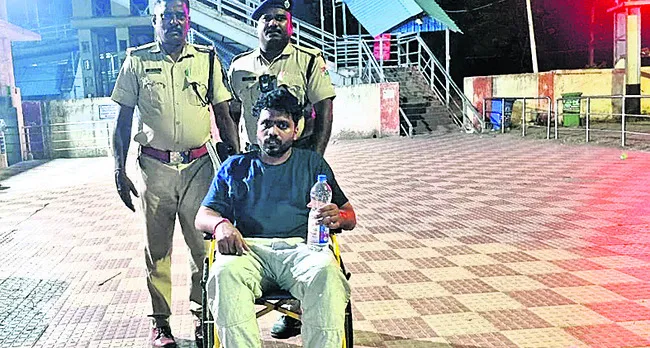 సకాలంలో చికిత్స.. యువకుడికి ఊరట