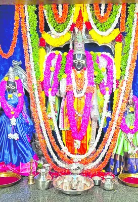 తొలి తిరుపతికి పోటెత్తిన భక్తులు