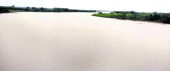 మైనింగ్‌ దెబ్బకు రోడ్లు ఛిద్రం 
