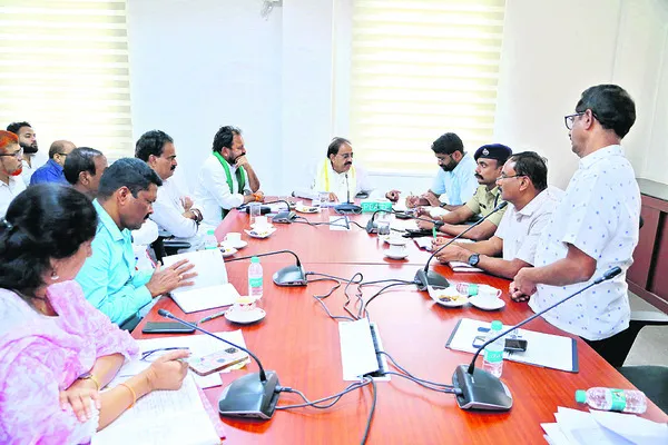 వరదలతో అప్రమత్తంగా ఉండాలి