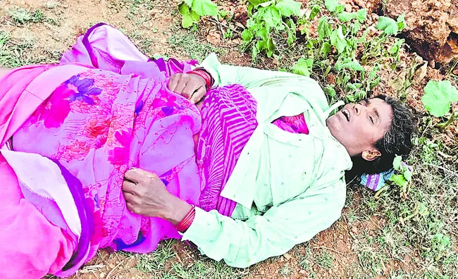 ట్రాక్టర్ కిందపడి మహిళ మృతి
