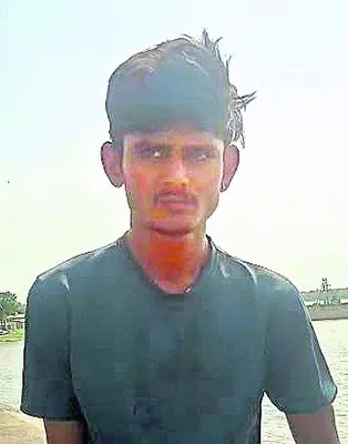 రోడ్డు ప్రమాదంలో యువకుడి మృతి