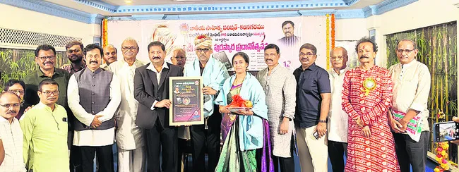 సామాజిక పరివర్తనకు మార్గం కవిత్వం 