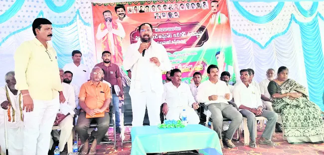 ‘పార్టీ కాదు.. పేదరికం చూసి ఇళ్లు ఇస్తాం’