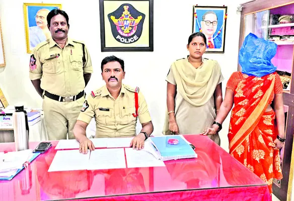 భర్తను హత్య చేసి.. ఆత్మహత్యగా చిత్రీకరించి..