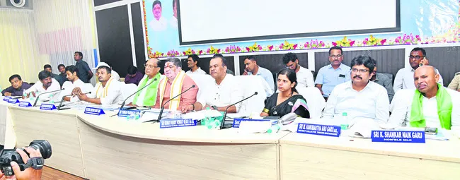 సంక్షేమ హాస్టళ్లకు పక్కా భవనాలు