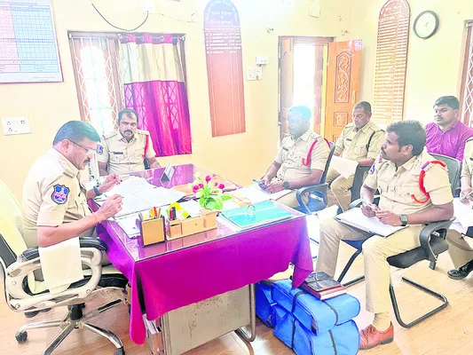 పెండింగ్‌ కేసులను త్వరగా పరిష్కరించాలి 