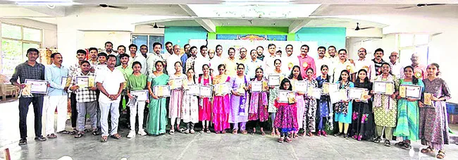ప్రతిభావంతులకు పోపా చేయూత