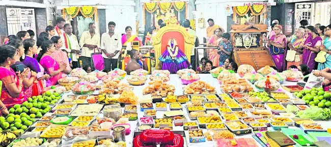 వాసవీ మాతకు సారె సమర్పణ