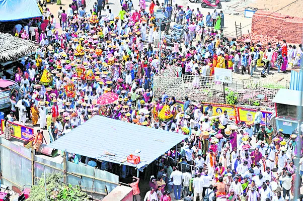 దుర్గమ్మకు ఉత్తరాంధ్ర సారె