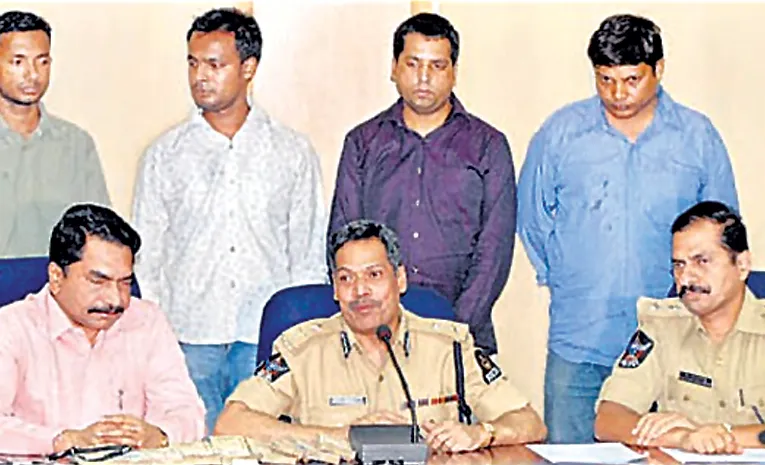 ఎంసెట్‌ను ఎత్తిచూపాడు!