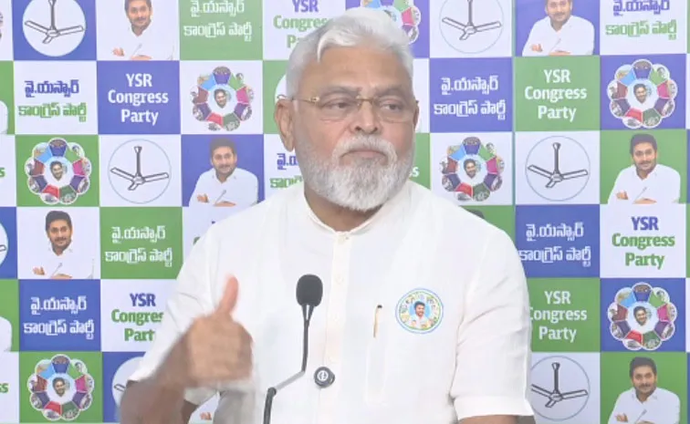 ‘డీజీపీ పచ్చచొక్కా వేసుకుని పనిచేస్తున్నారు’