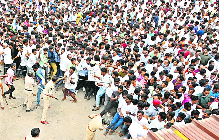 Government is unable to digest the success of YS Jagans Bangarupalyam tour6
