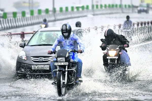 వర్షంలో డ్రైవింగ్ జాగ్రత్త!