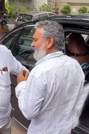 Rajamouli Pushes Fan Trying To Click Selfie Outside Late Kota Srinivasa Rao home8