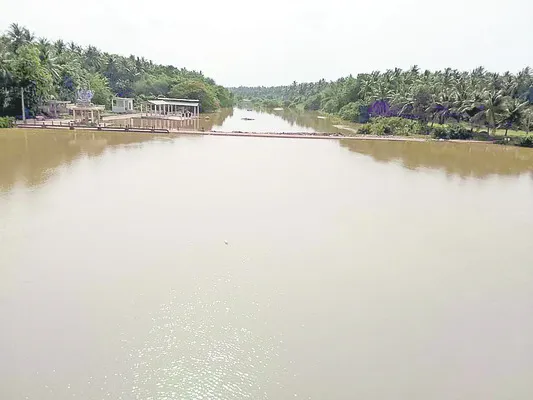 కొనసాగుతున్న నీటి ఉధృతి