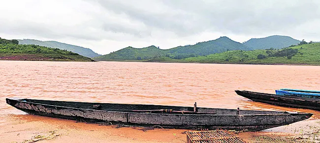 మత్స్యగెడ్డకు భారీగా వరదనీరు